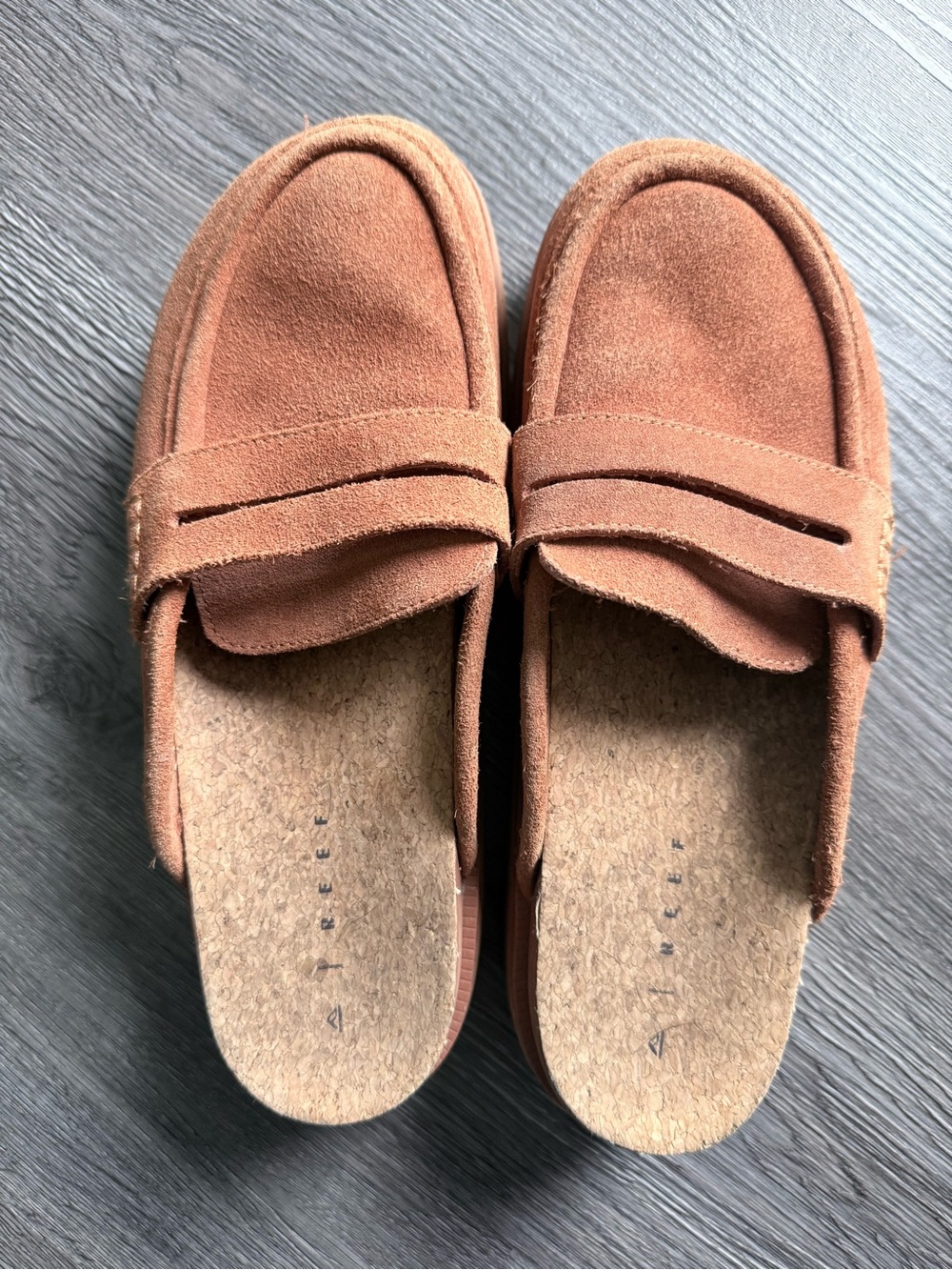 Reef Women's Suede Leather Mule Clogs Women’s size 8 • Very comfy!